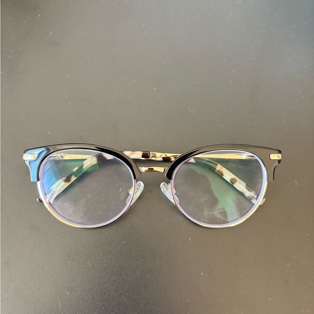 Stylish Black and Gold Round Glasses
